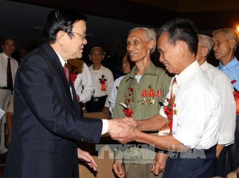 ພິທີສະເຫຼີມສະຫຼອງ65ປີແຫ່ງວັນມູນເຊື້ອກຳລັງຊາວໜຸ່ມຕະລຸມບອນ